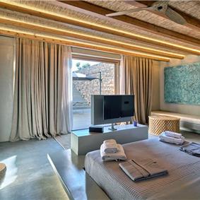 6 bedroom villa with pool, East Paros, sleeps 12